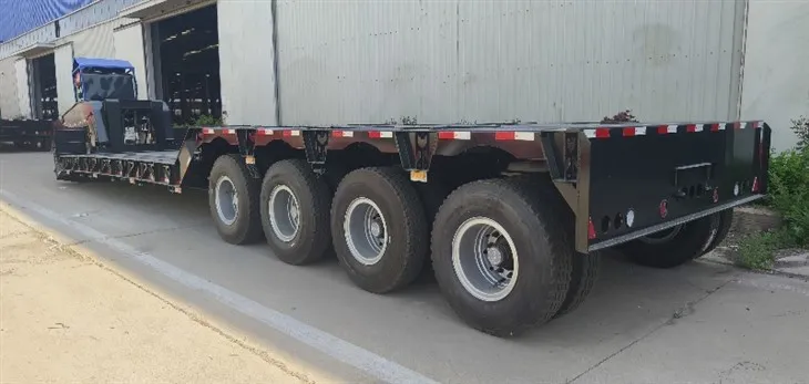 Semi-karru tat-Trasport b'erba 'fusijiet b'xażi baxx