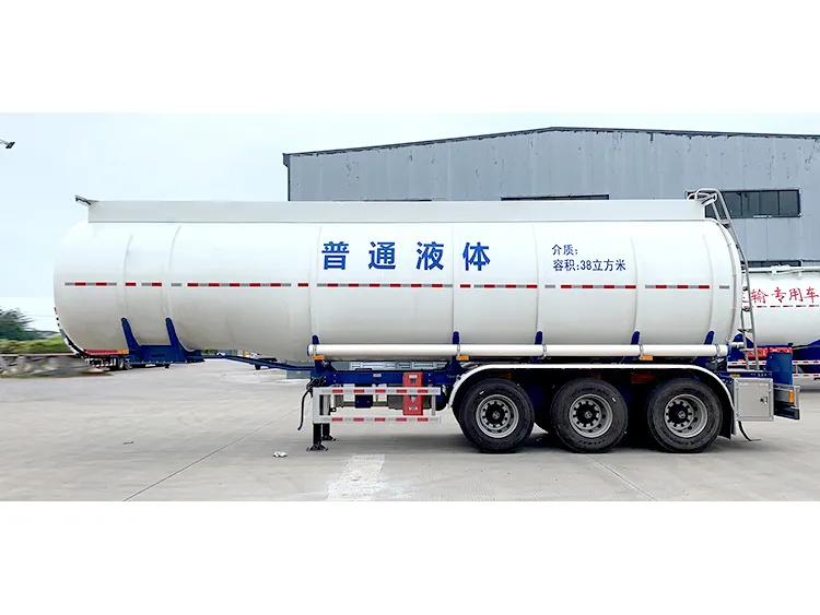 Semi-karru tat-trasport tal-ikel likwidu